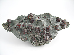 Granat mit Hornblende 37 cm breit